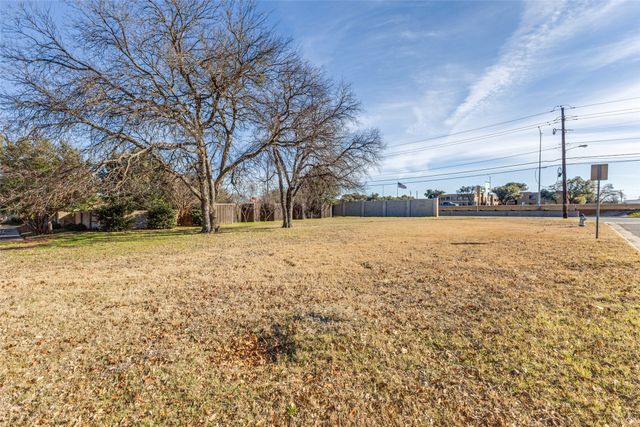 6302 Clubhouse Circle, Dallas, TX 75240