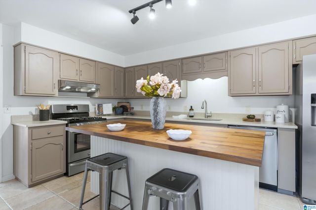 814 WILLOW OAK DRIVE, Hoover, AL 35244