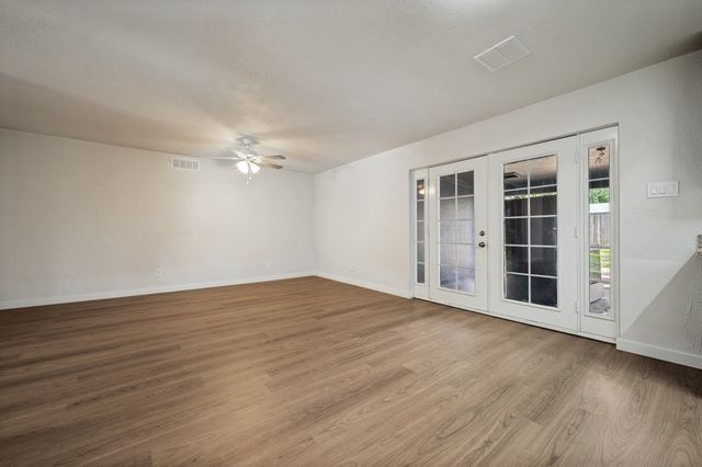 1025 Kingston Drive, Lewisville, TX 75067