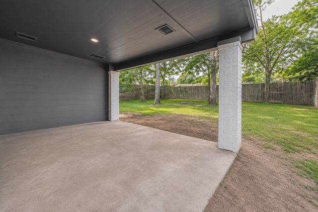 1025 Kingston Drive, Lewisville, TX 75067