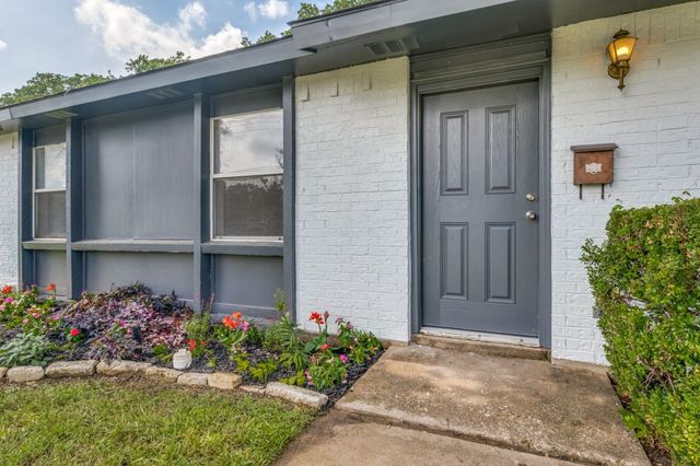 1025 Kingston Drive, Lewisville, TX 75067