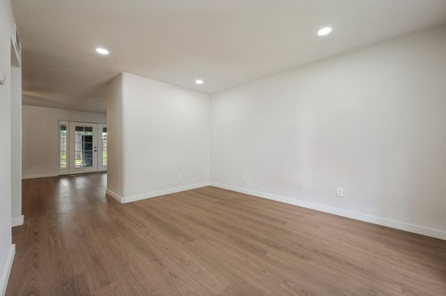 1025 Kingston Drive, Lewisville, TX 75067