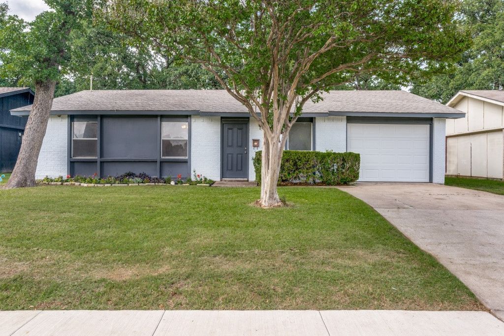 1025 Kingston Drive, Lewisville, TX 75067