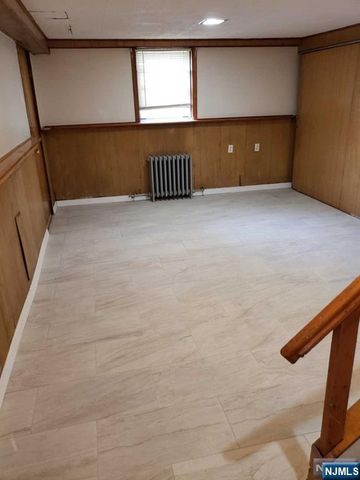 85 Linden Avenue, Elmwood Park, NJ 07407