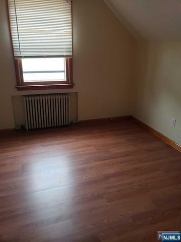 85 Linden Avenue, Elmwood Park, NJ 07407