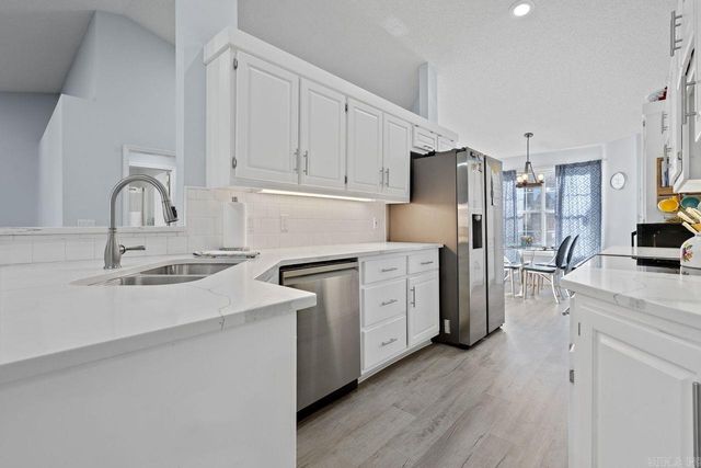 4 Narcisco Cir, Hot Springs Village, AR 71909