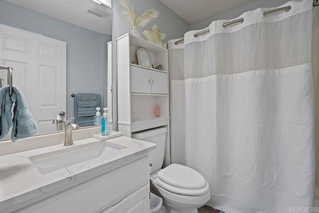 4 Narcisco Cir, Hot Springs Village, AR 71909