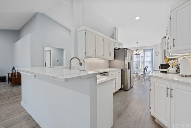 4 Narcisco Cir, Hot Springs Village, AR 71909