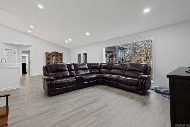 4 Narcisco Cir, Hot Springs Village, AR 71909