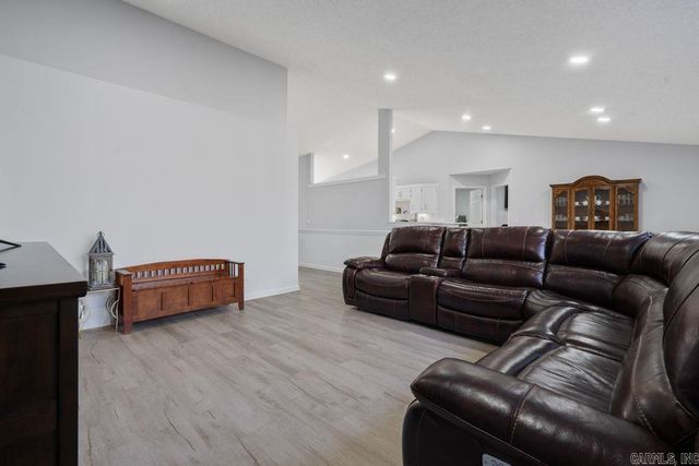 4 Narcisco Cir, Hot Springs Village, AR 71909