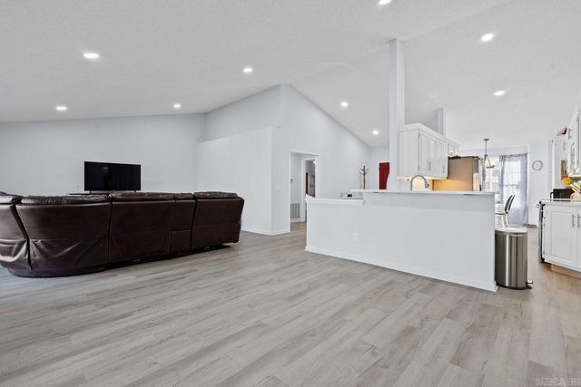 4 Narcisco Cir, Hot Springs Village, AR 71909