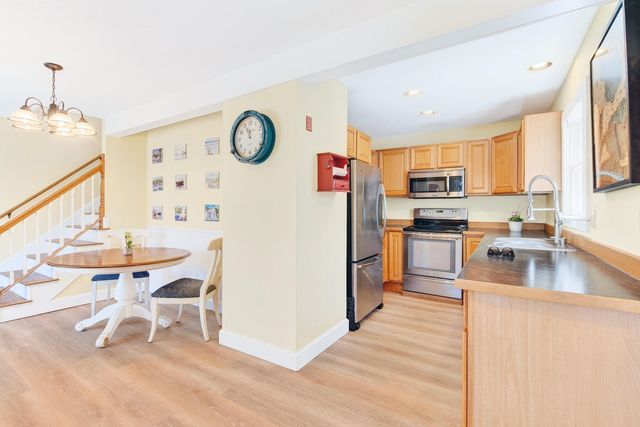 138 County Road, North Falmouth, MA 02556