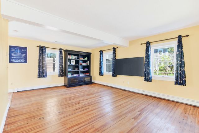 138 County Road, North Falmouth, MA 02556