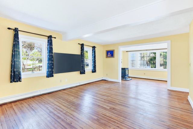 138 County Road, North Falmouth, MA 02556