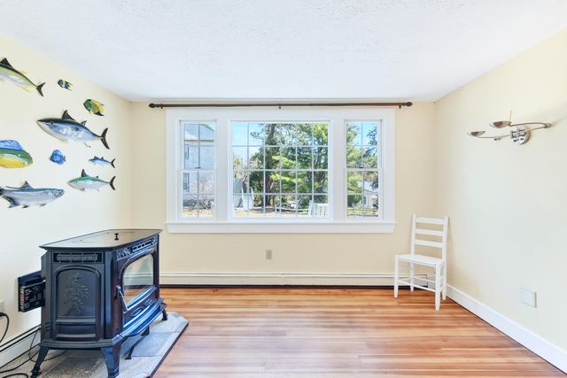 138 County Road, North Falmouth, MA 02556