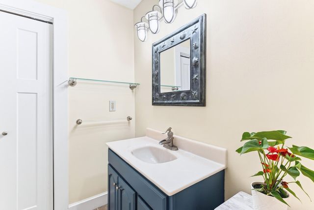 138 County Road, North Falmouth, MA 02556