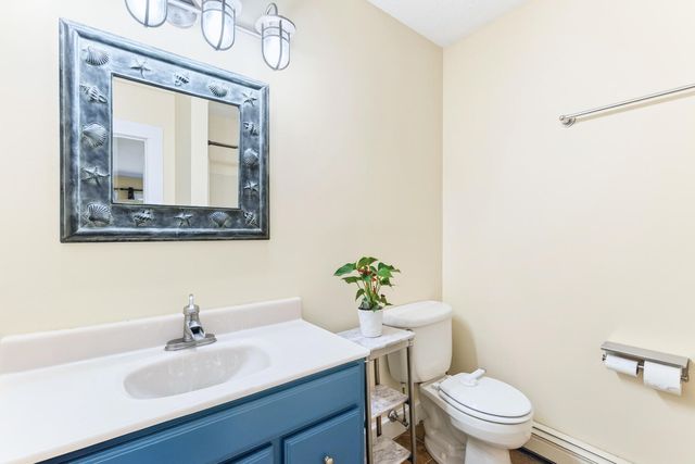 138 County Road, North Falmouth, MA 02556