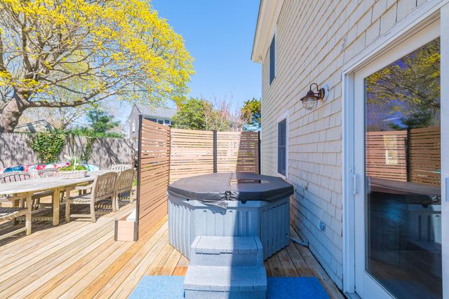 138 County Road, North Falmouth, MA 02556