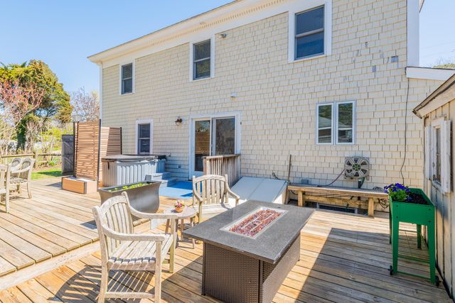 138 County Road, North Falmouth, MA 02556