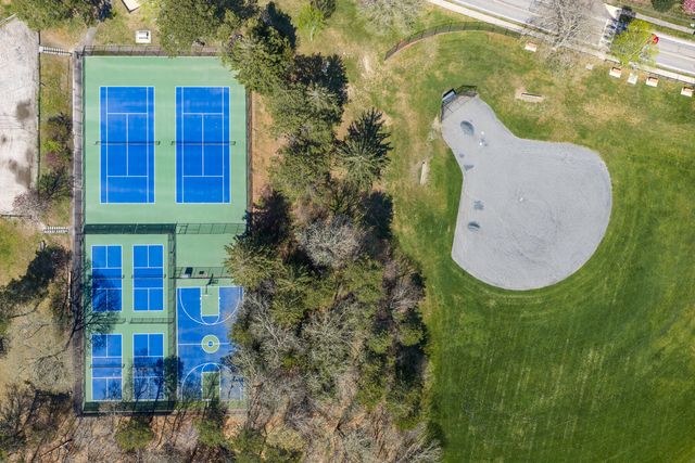 138 County Road, North Falmouth, MA 02556
