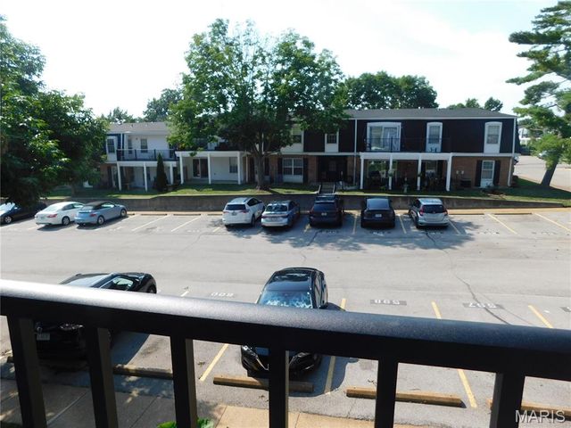 1673 Herault Place F, St Louis, MO 63125