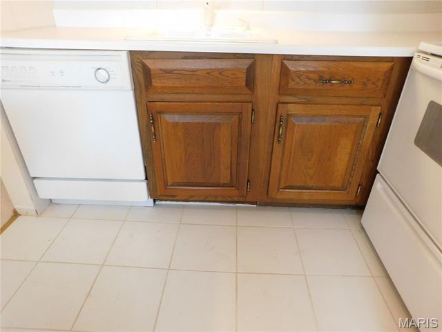 1673 Herault Place F, St Louis, MO 63125