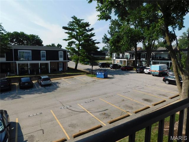 1673 Herault Place F, St Louis, MO 63125