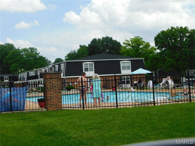 1673 Herault Place F, St Louis, MO 63125