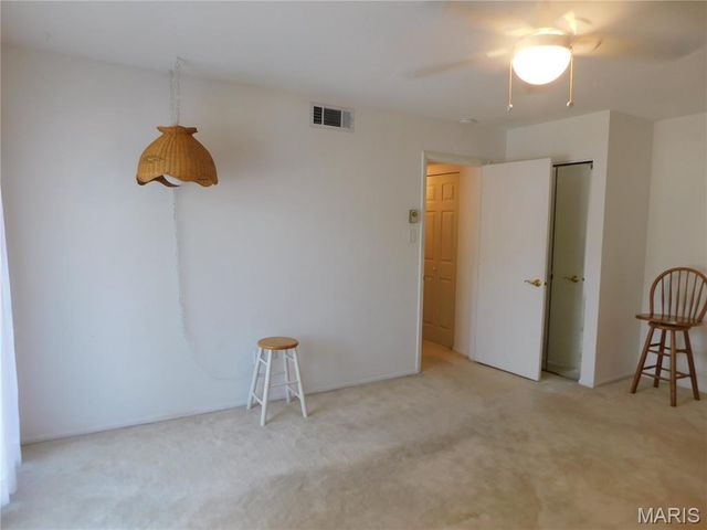 1673 Herault Place F, St Louis, MO 63125