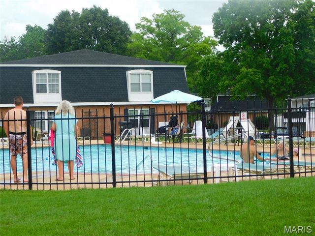 1673 Herault Place F, St Louis, MO 63125