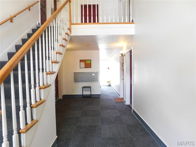 1673 Herault Place F, St Louis, MO 63125