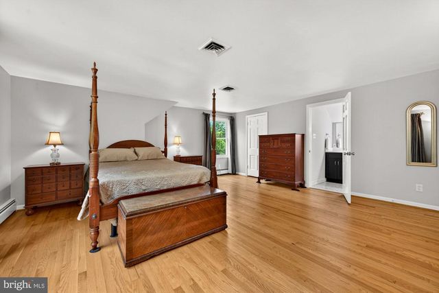 11416 VALE RD, Oakton, VA 22124