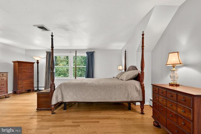 11416 VALE RD, Oakton, VA 22124