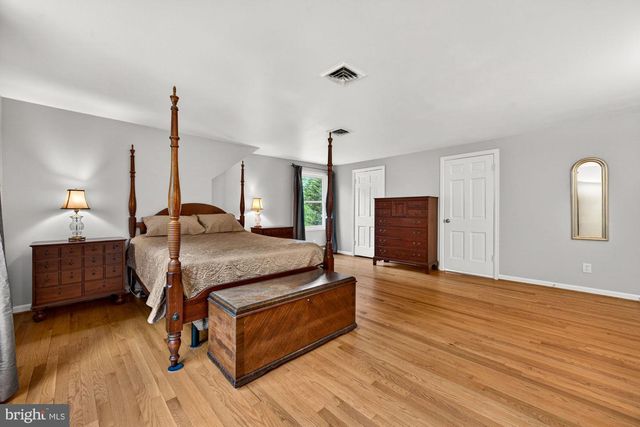 11416 VALE RD, Oakton, VA 22124