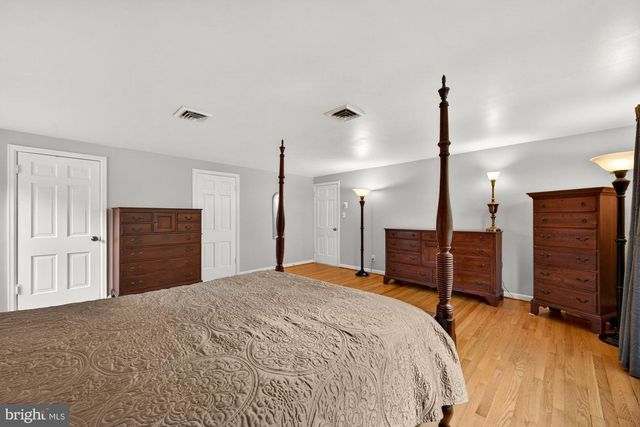 11416 VALE RD, Oakton, VA 22124