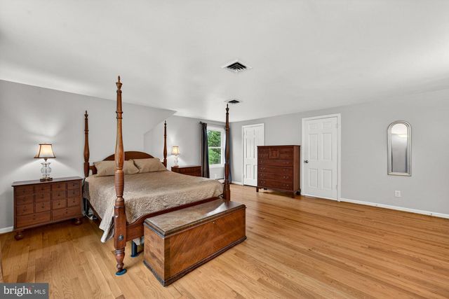 11416 VALE RD, Oakton, VA 22124