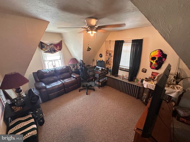 2223 AMOSLAND RD, Holmes, PA 19043