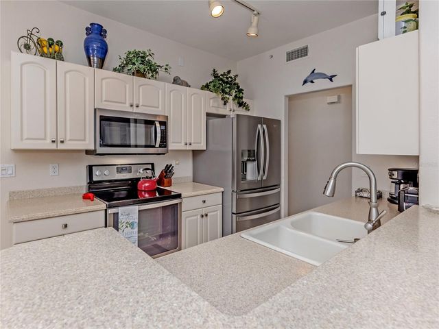 121 N AUBURN ROAD 11, Venice, FL 34292