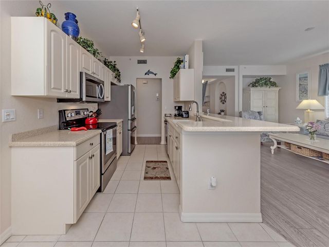 121 N AUBURN ROAD 11, Venice, FL 34292