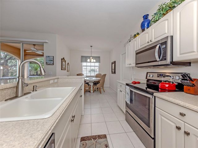 121 N AUBURN ROAD 11, Venice, FL 34292