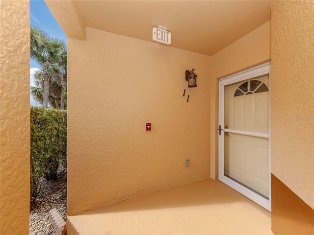 121 N AUBURN ROAD 11, Venice, FL 34292