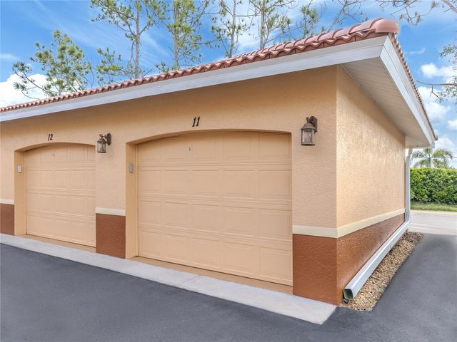 121 N AUBURN ROAD 11, Venice, FL 34292