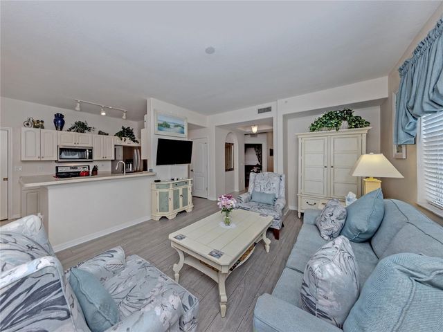 121 N AUBURN ROAD 11, Venice, FL 34292