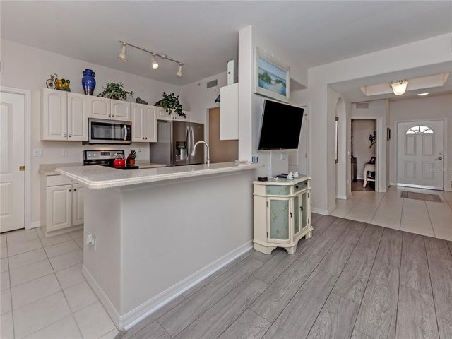 121 N AUBURN ROAD 11, Venice, FL 34292