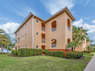 121 N AUBURN ROAD 11, Venice, FL 34292