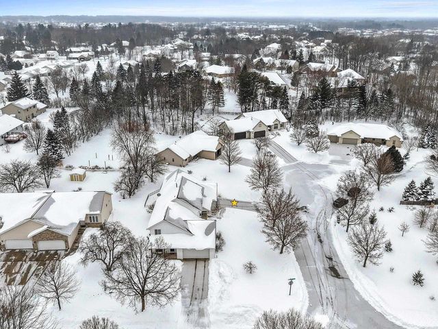 2700 MAPLE HILLS DRIVE, Green Bay, WI 54313