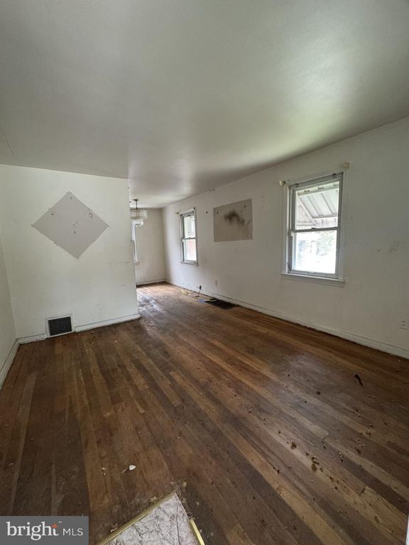 121 49TH ST SE, Washington, DC 20019