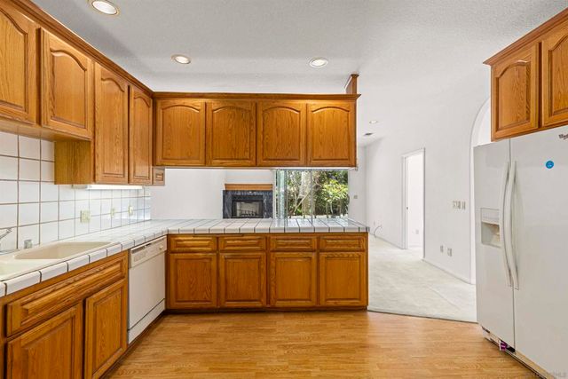 2448 Sacada Cir, Carlsbad, CA 92009