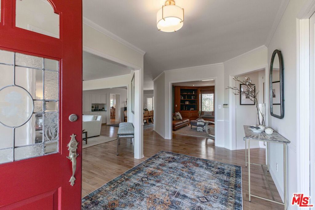 Image 11 of property listing at 2059 Kenilworth Avenue, Los Angeles, CA 90039