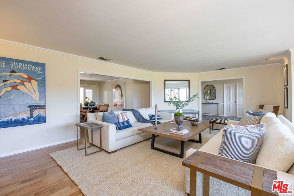 Image 20 of property listing at 2059 Kenilworth Avenue, Los Angeles, CA 90039